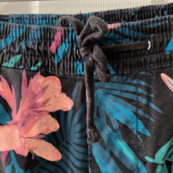 Mens Hollister “Hawaiian Jogger Shorts, mens size S - Picture 3 of 11